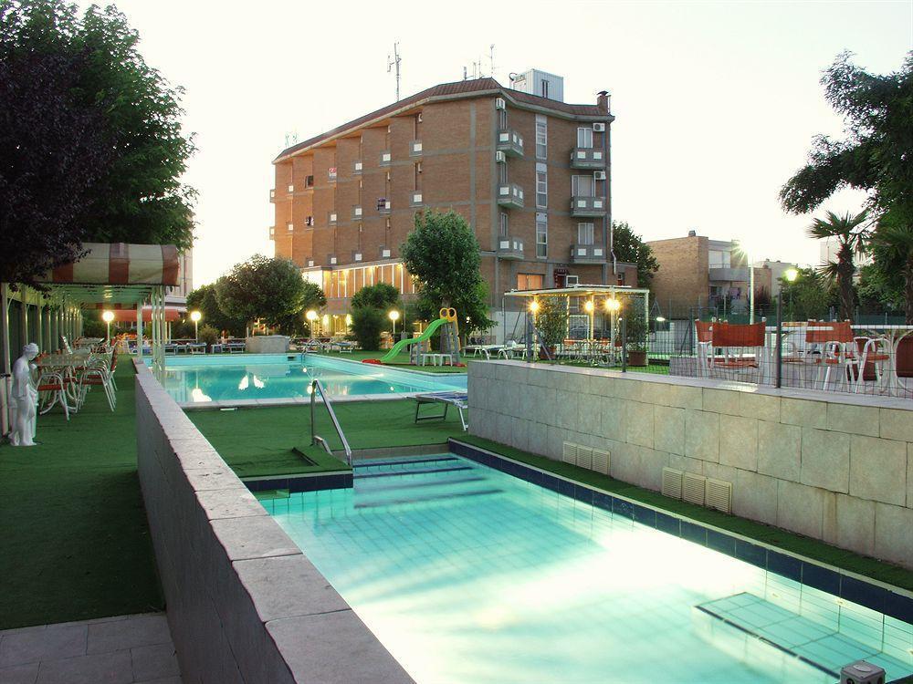 Hotel Marina Beach - Azzurro Club رافيننا المظهر الخارجي الصورة