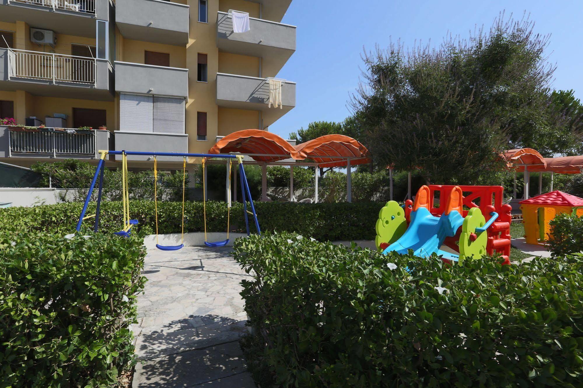 Hotel Marina Beach - Azzurro Club رافيننا المظهر الخارجي الصورة